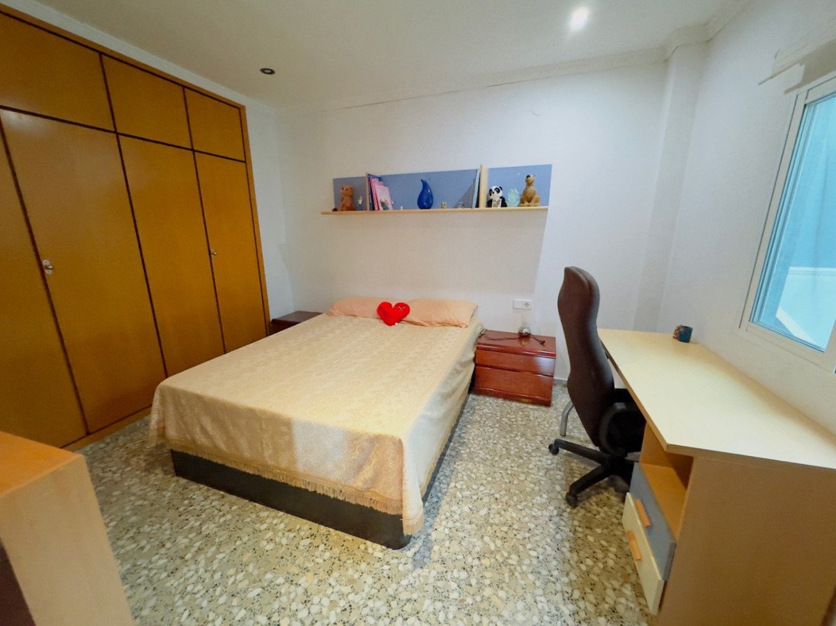 4 Bed Middle Floor Apartment in Pedreguer