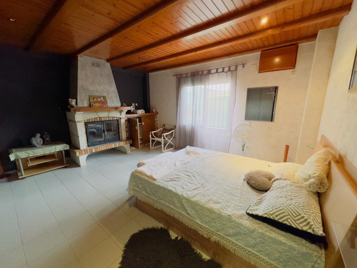 4 Bed Middle Floor Apartment in Pedreguer