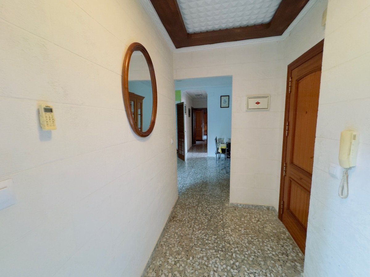 4 Bed Middle Floor Apartment in Pedreguer