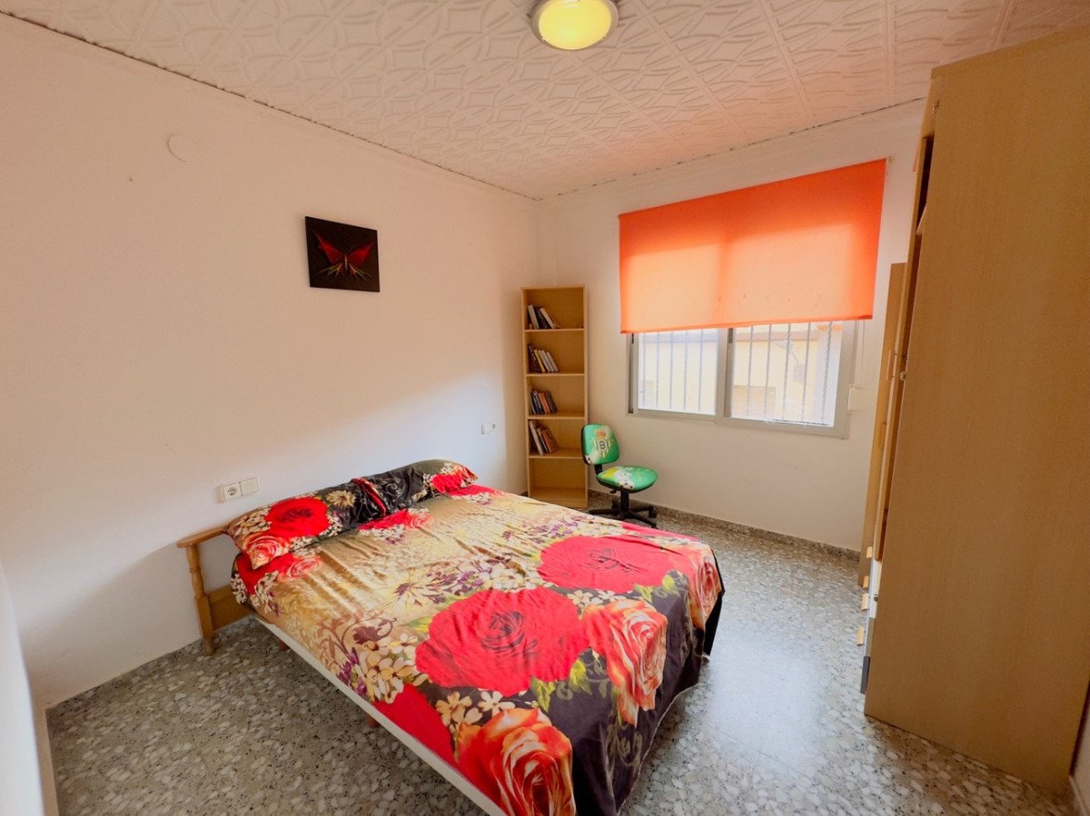 4 Bed Middle Floor Apartment in Pedreguer