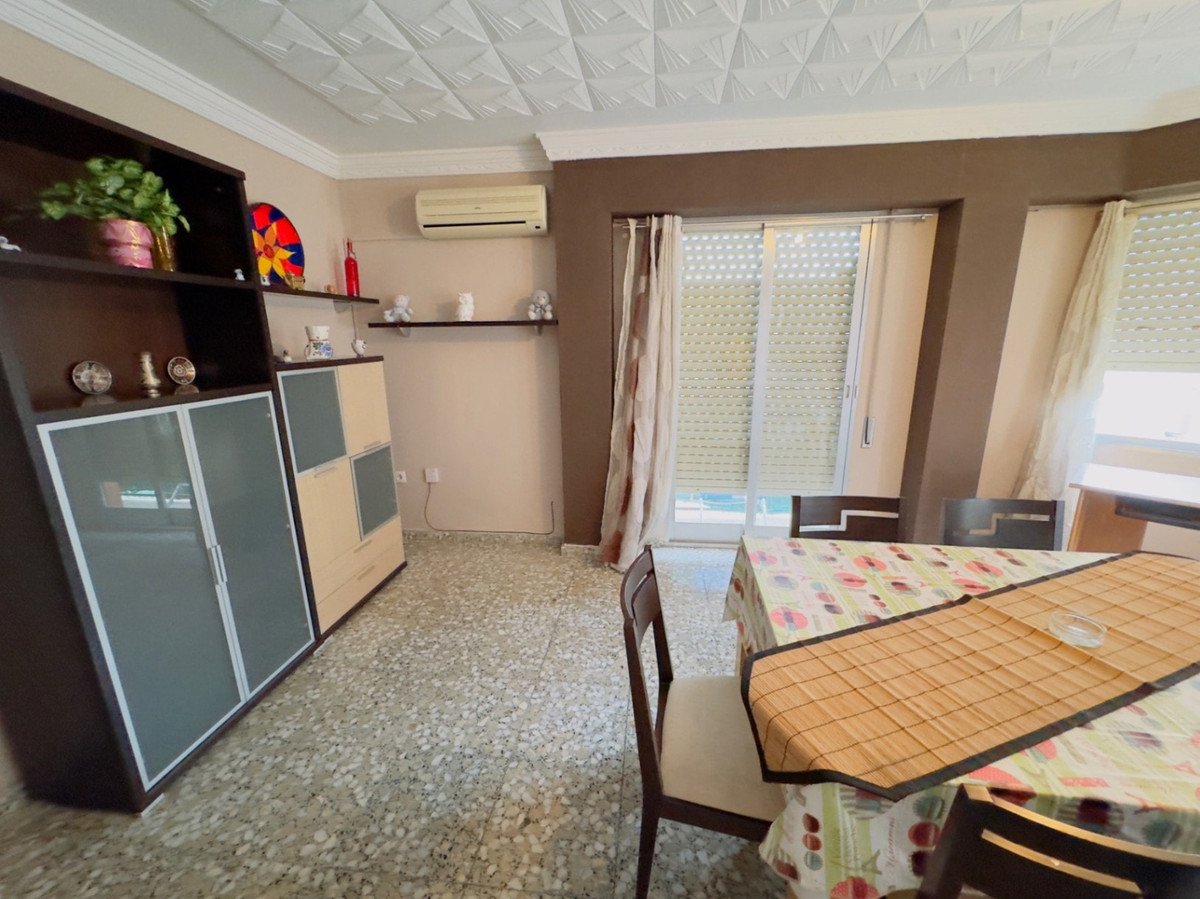 4 Bed Middle Floor Apartment in Pedreguer