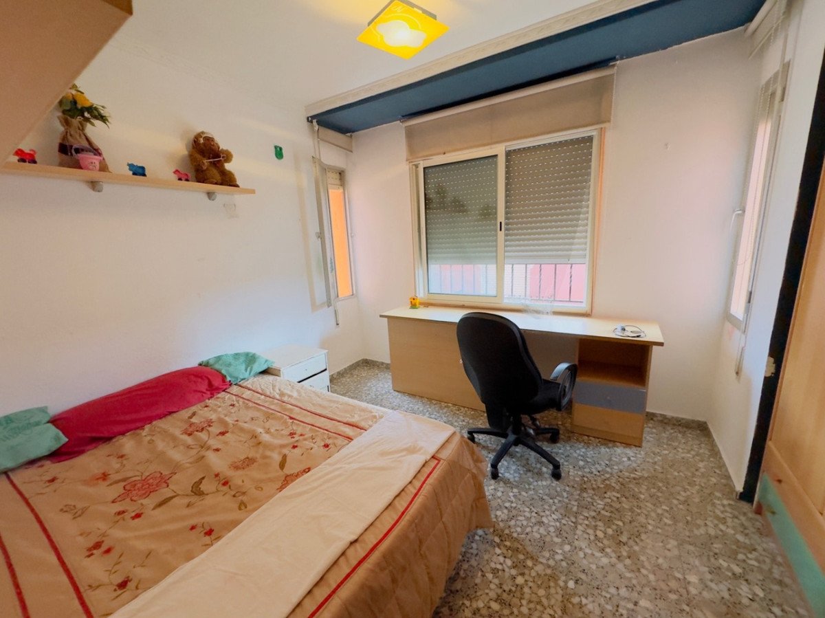 4 Bed Middle Floor Apartment in Pedreguer