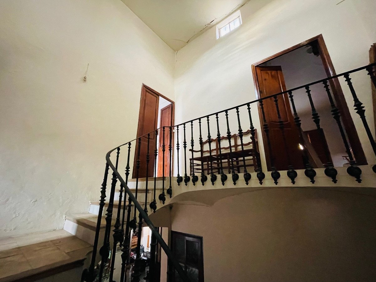7 Bed Townhouse in El Vergel