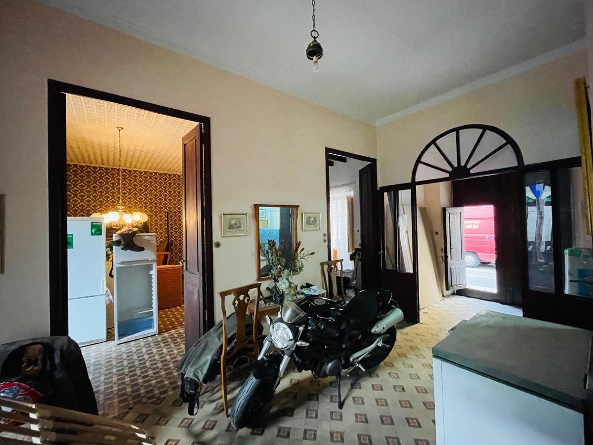 7 Bed Townhouse in El Vergel