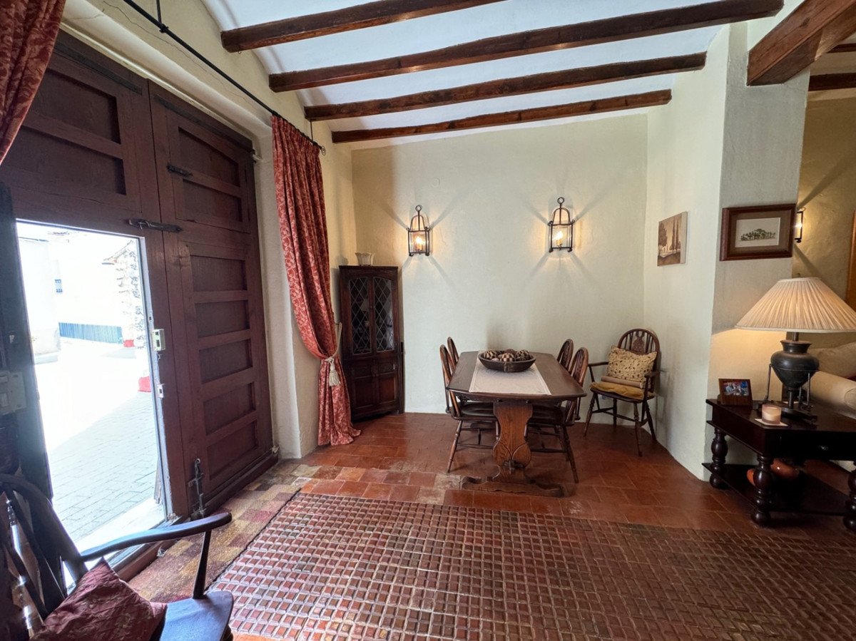 4 Bed Townhouse in Tormos