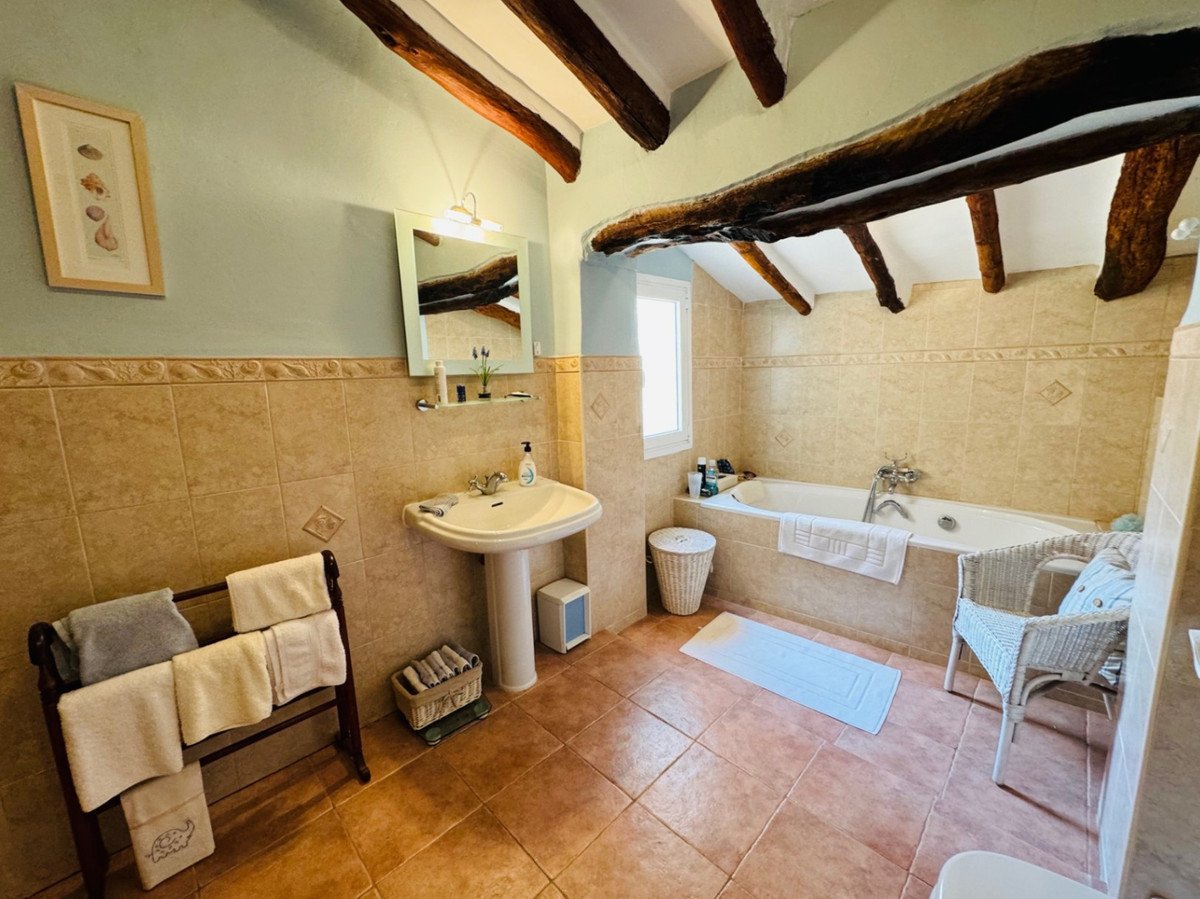 4 Bed Townhouse in Tormos