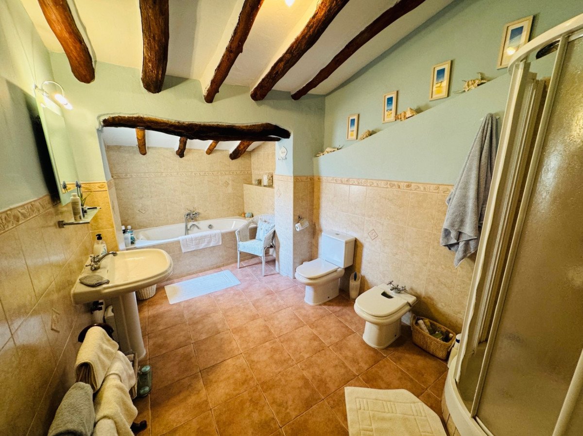 4 Bed Townhouse in Tormos