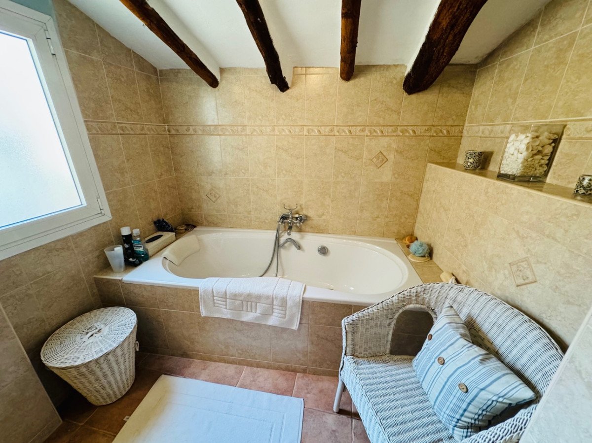 4 Bed Townhouse in Tormos