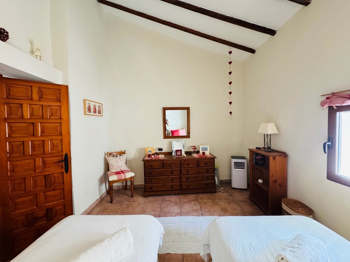 4 Bed Townhouse in Tormos