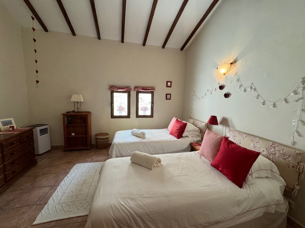 4 Bed Townhouse in Tormos