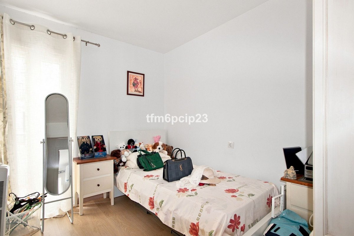 3 Bed Middle Floor Apartment in San Luis de Sabinillas