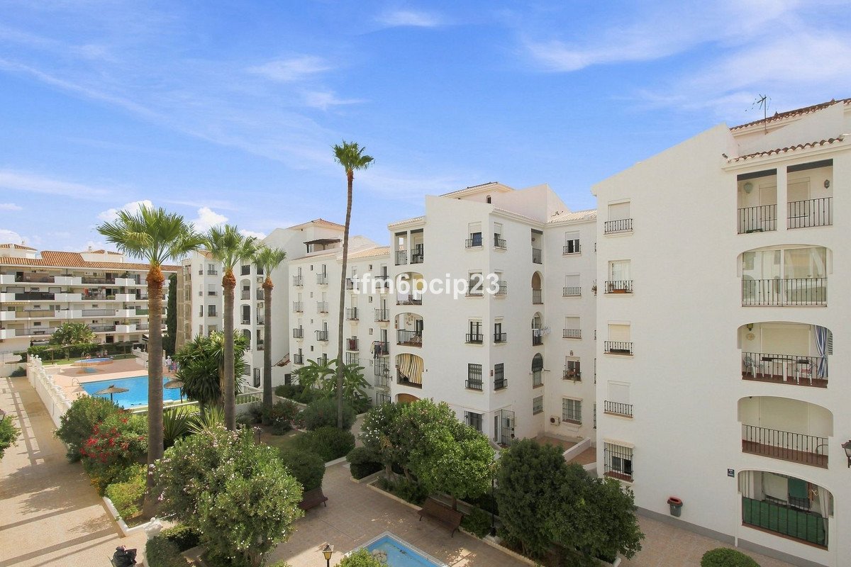 3 Bed Middle Floor Apartment in San Luis de Sabinillas