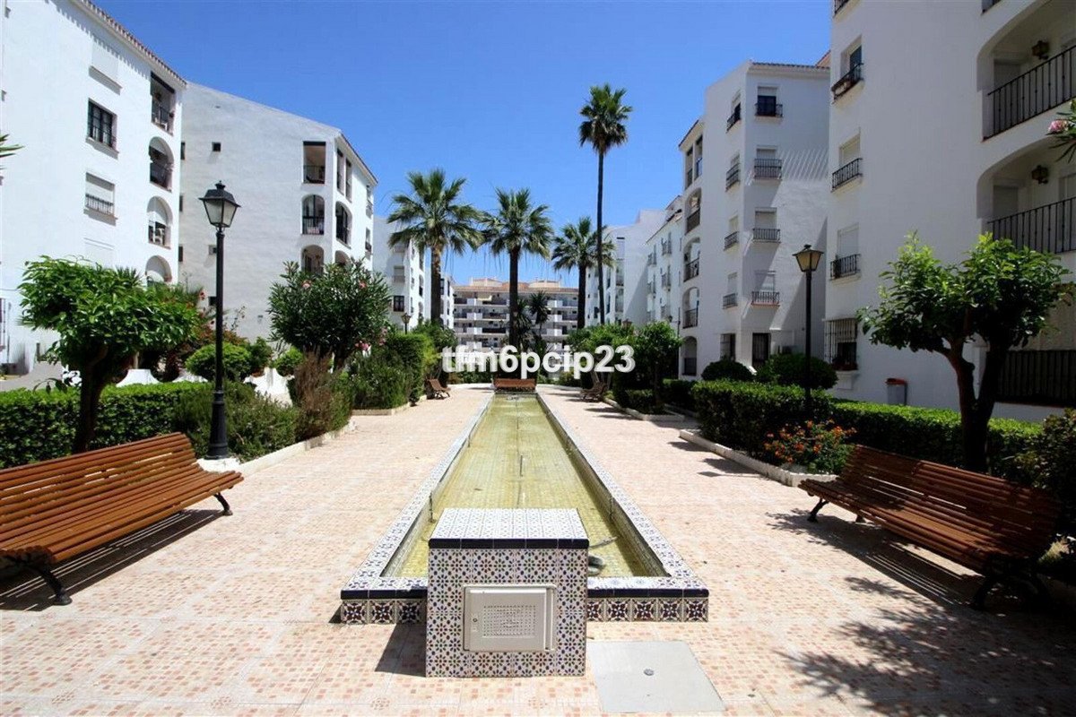 3 Bed Middle Floor Apartment in San Luis de Sabinillas