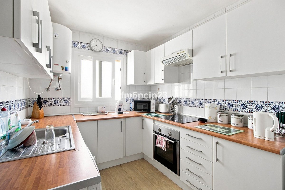 3 Bed Middle Floor Apartment in San Luis de Sabinillas