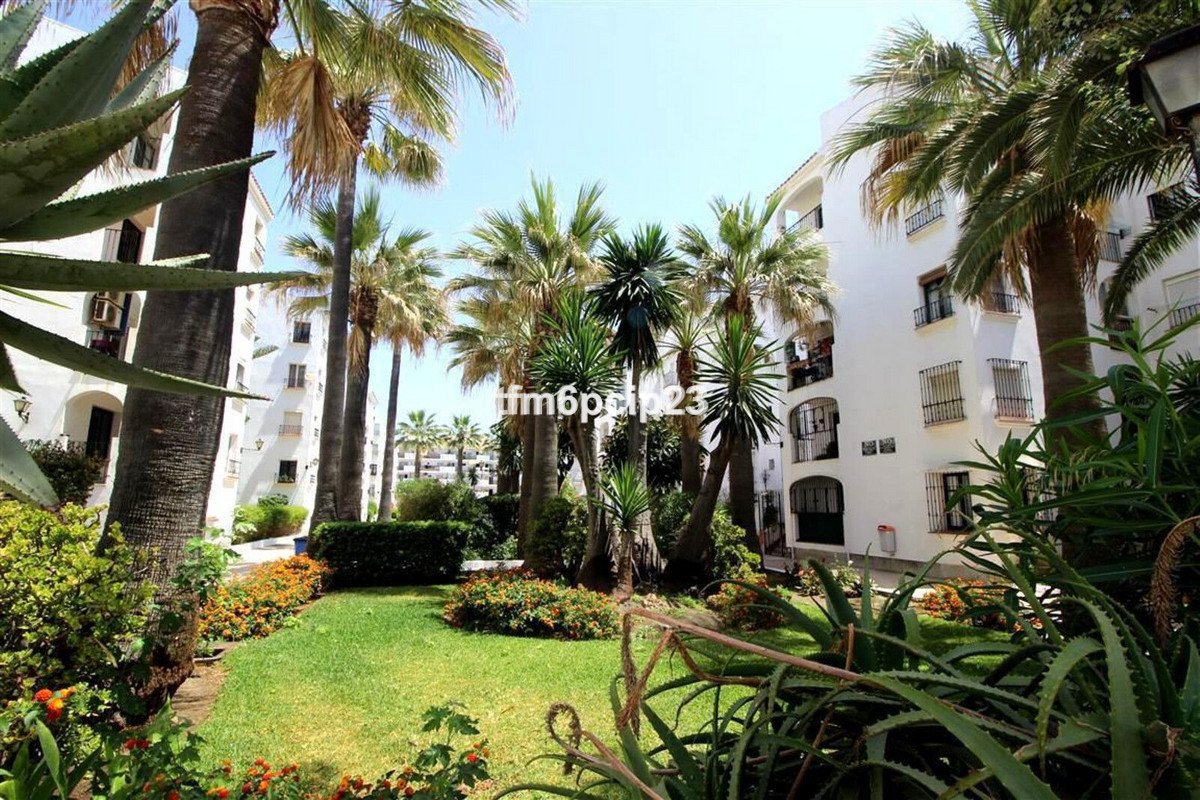 3 Bed Middle Floor Apartment in San Luis de Sabinillas