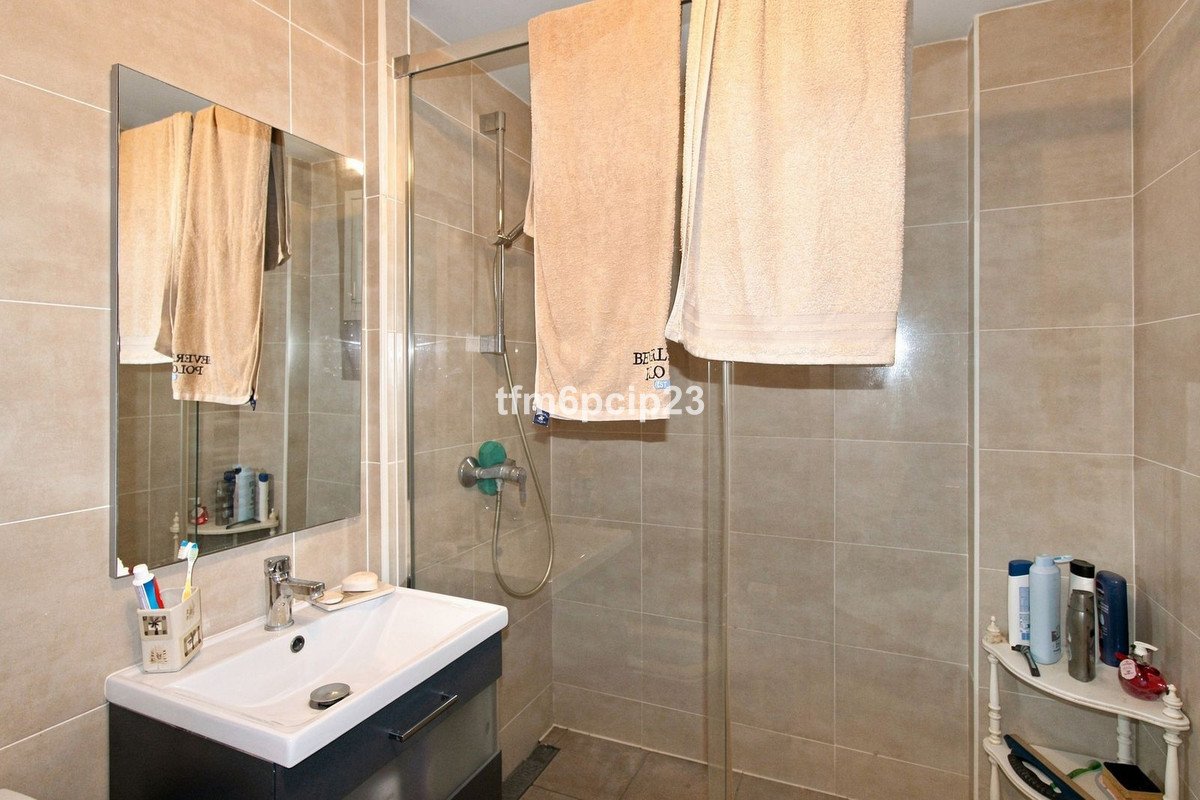 3 Bed Middle Floor Apartment in San Luis de Sabinillas