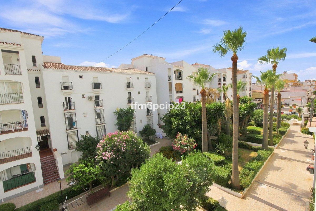 3 Bed Middle Floor Apartment in San Luis de Sabinillas