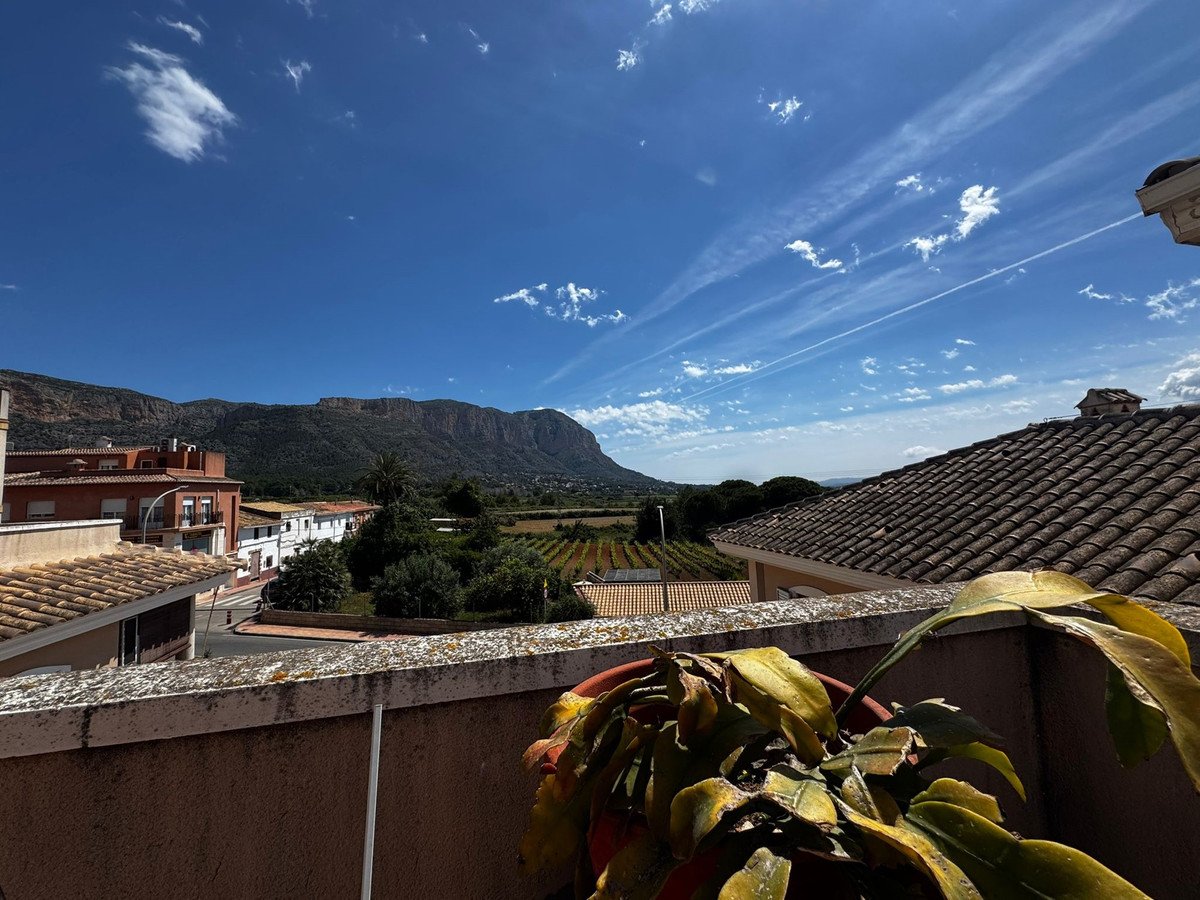 3 Bed Ground Floor Apartment in Jesús Pobre