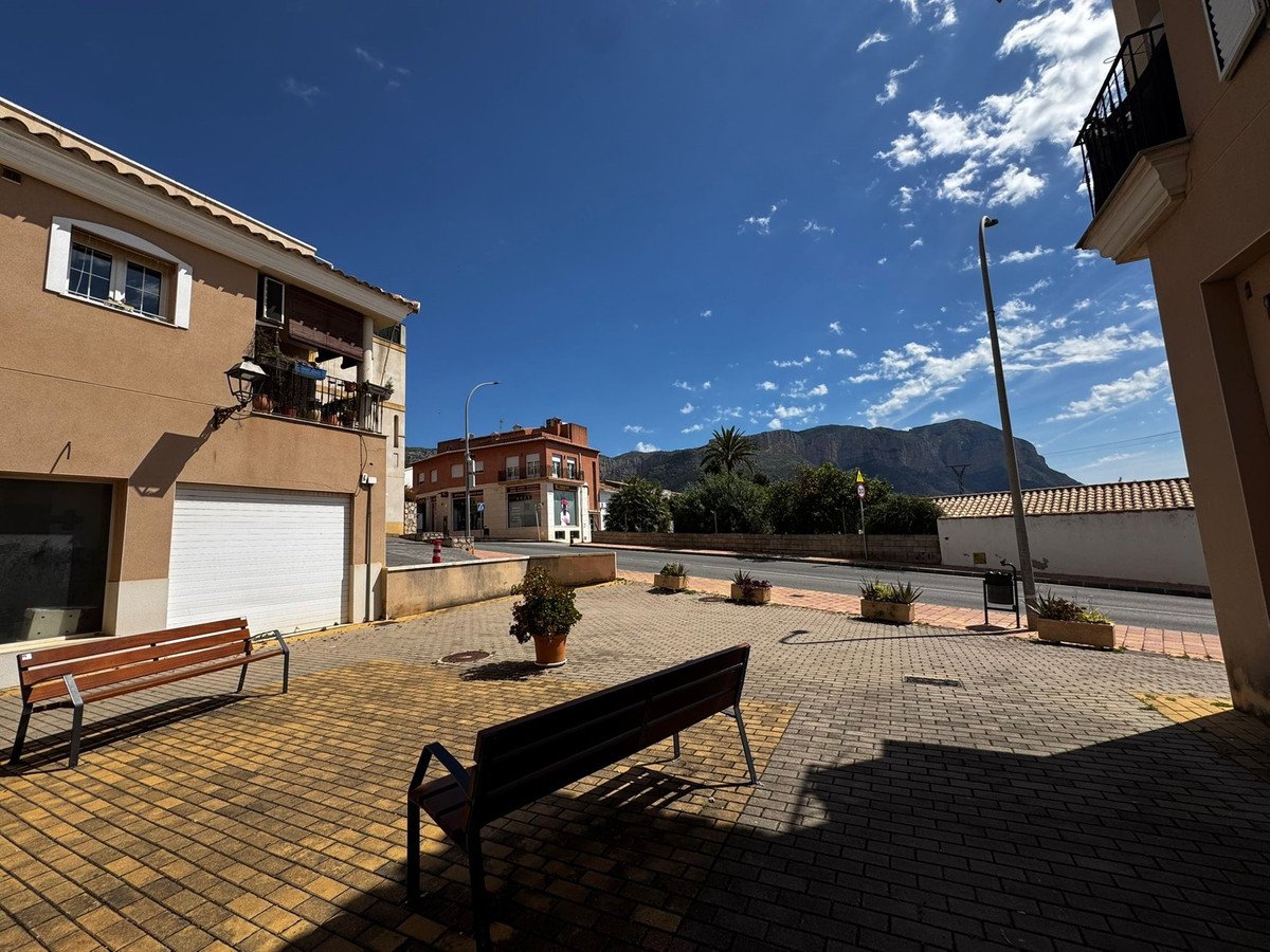 3 Bed Ground Floor Apartment in Jesús Pobre