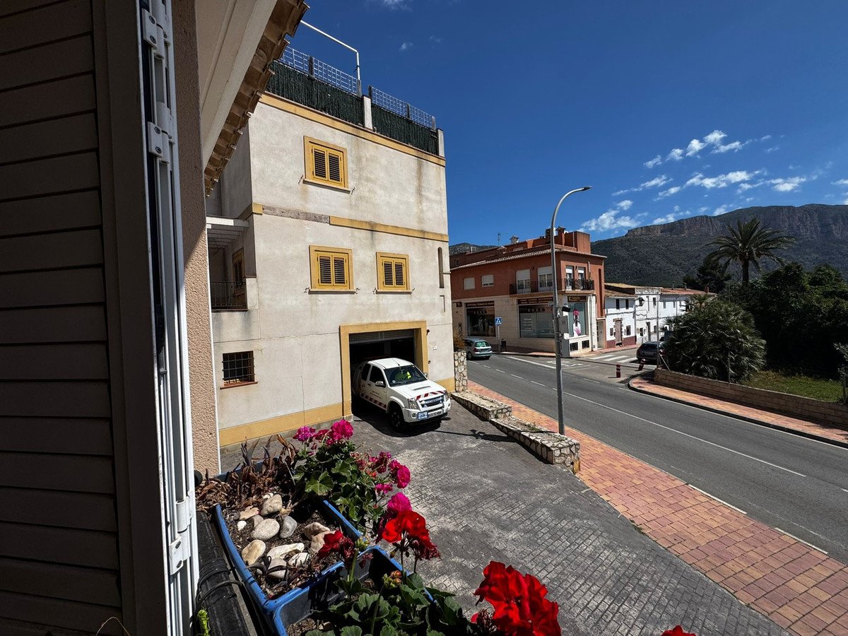 3 Bed Ground Floor Apartment in Jesús Pobre