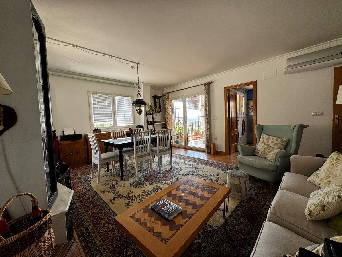 3 Bed Ground Floor Apartment in Jesús Pobre