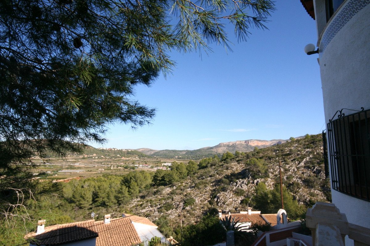 4 Bed Detached Villa in Pedreguer