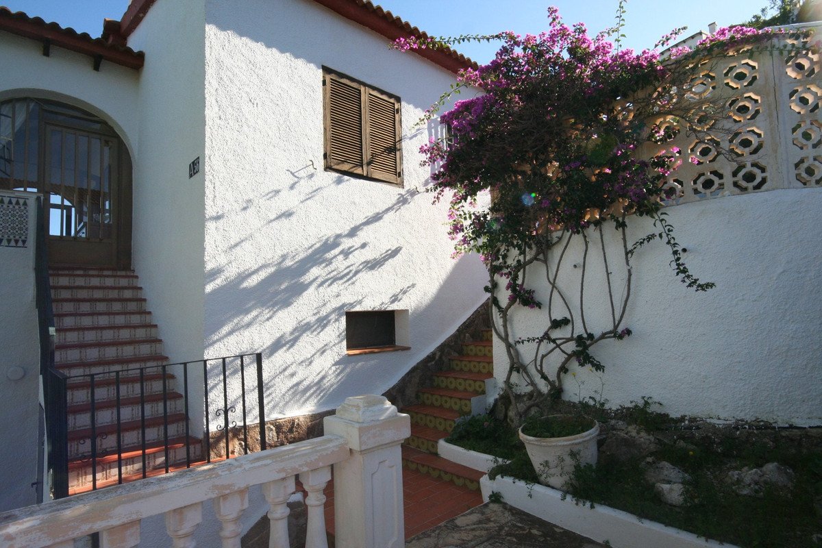 4 Bed Detached Villa in Pedreguer
