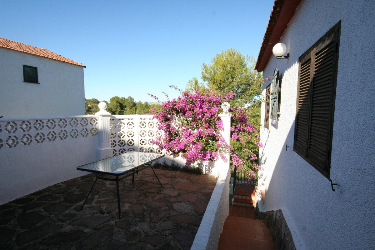 4 Bed Detached Villa in Pedreguer