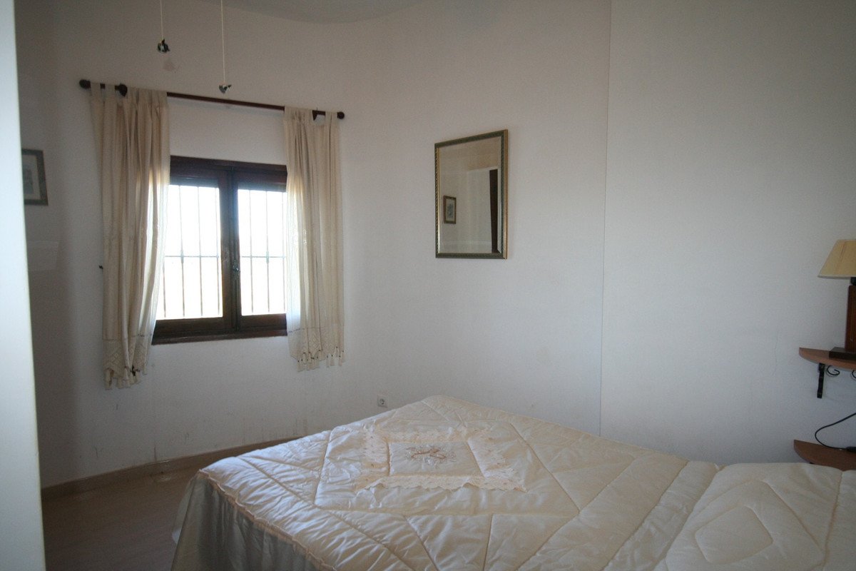 4 Bed Detached Villa in Pedreguer