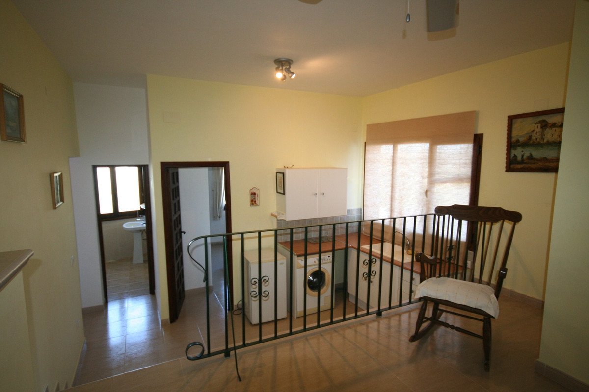 4 Bed Detached Villa in Pedreguer