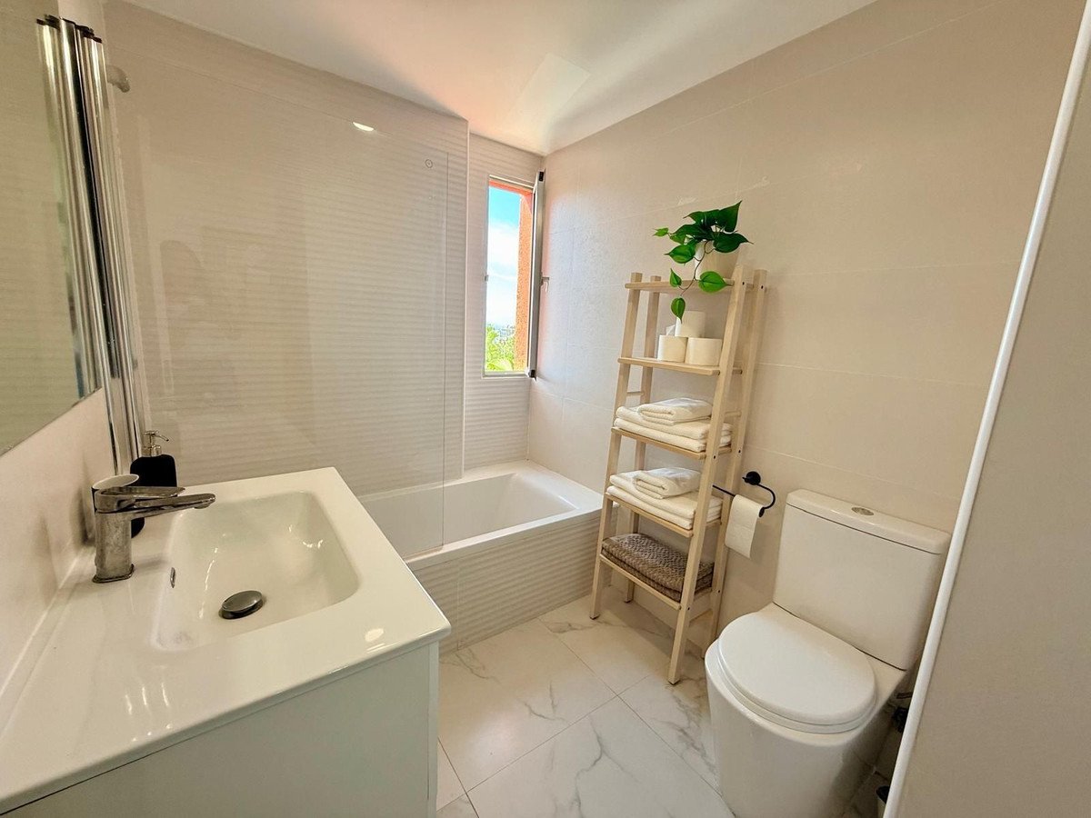 1 Bed Middle Floor Apartment in Benalmadena Costa