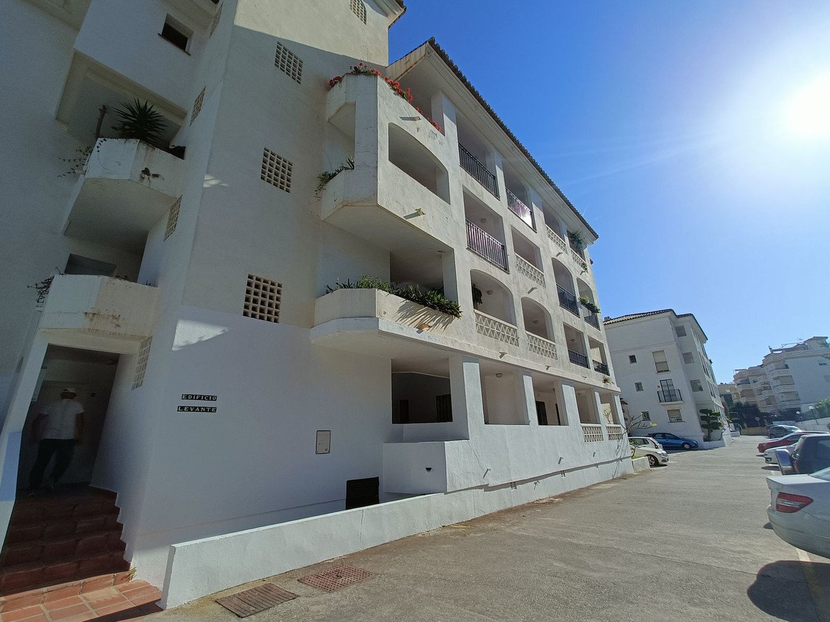 2 Bed Ground Floor Apartment in Torremolinos