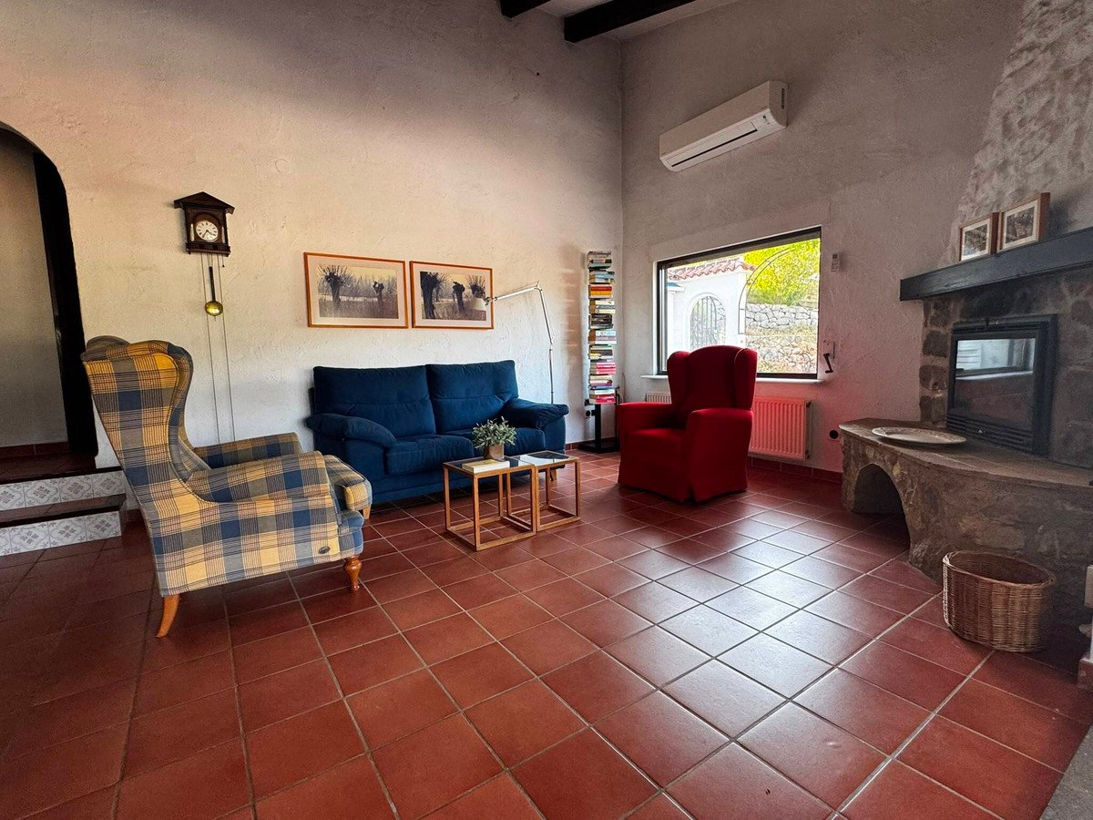 2 Bed Detached Villa in Orba