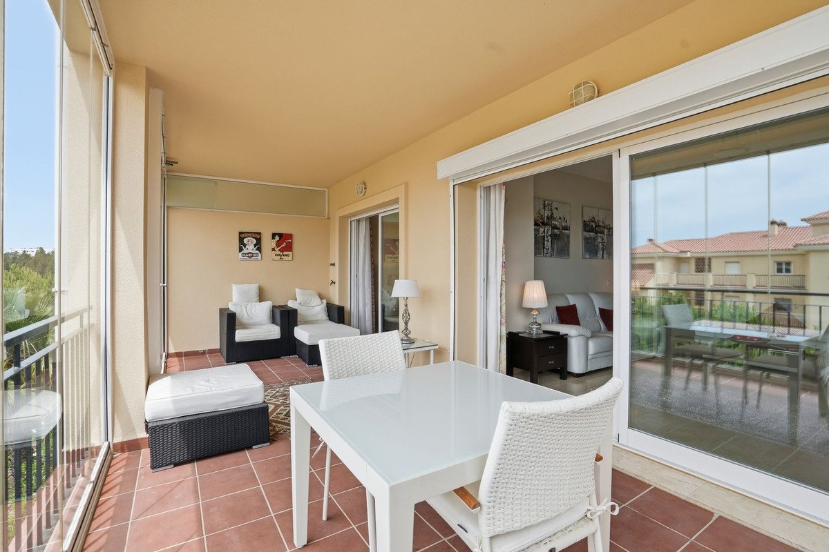 2 Bed Middle Floor Apartment in El Chaparral