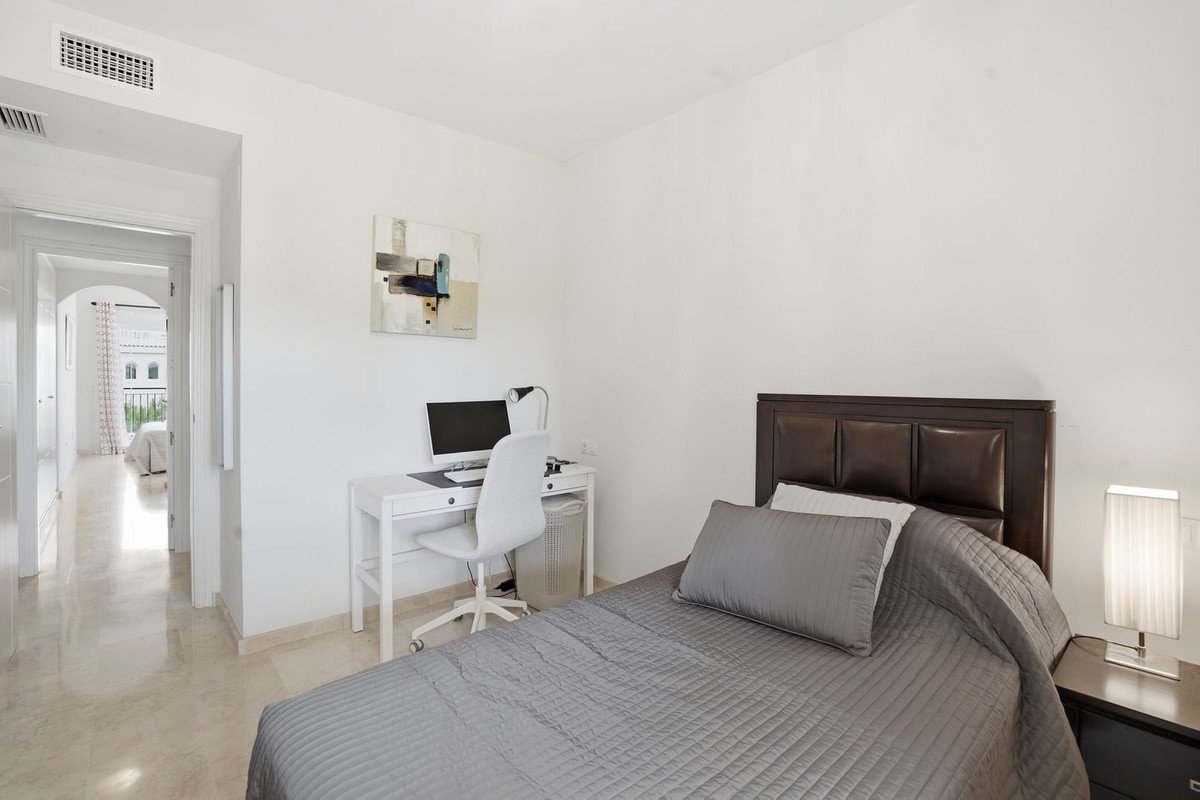2 Bed Middle Floor Apartment in El Chaparral