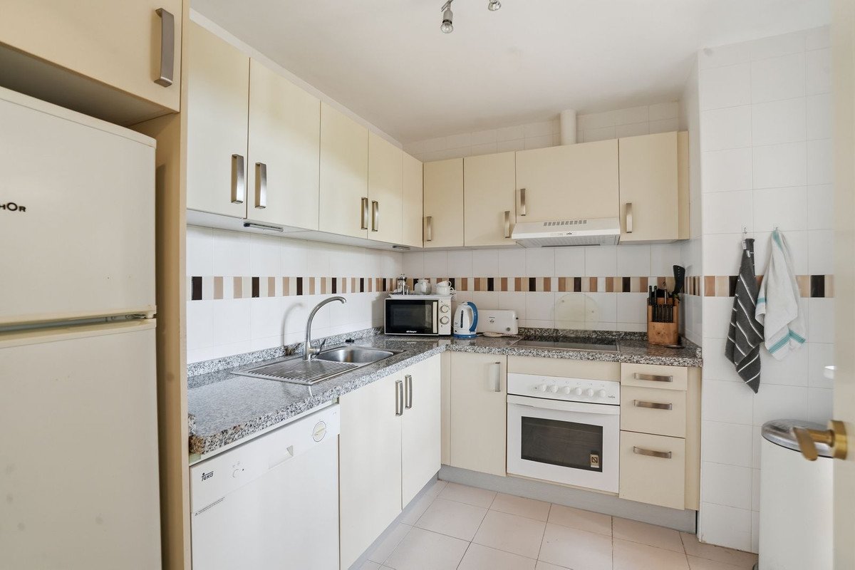 2 Bed Middle Floor Apartment in El Chaparral