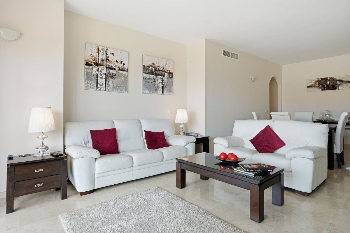 2 Bed Middle Floor Apartment in El Chaparral
