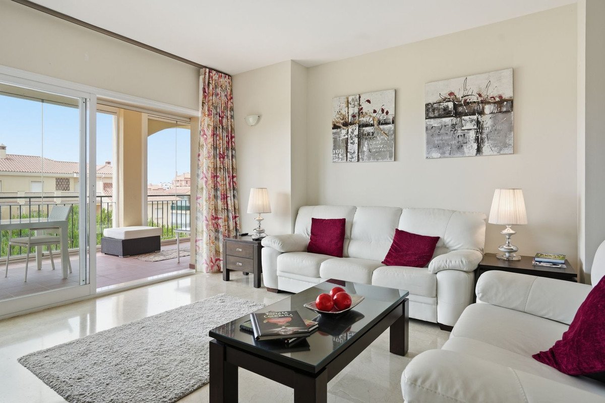 2 Bed Middle Floor Apartment in El Chaparral