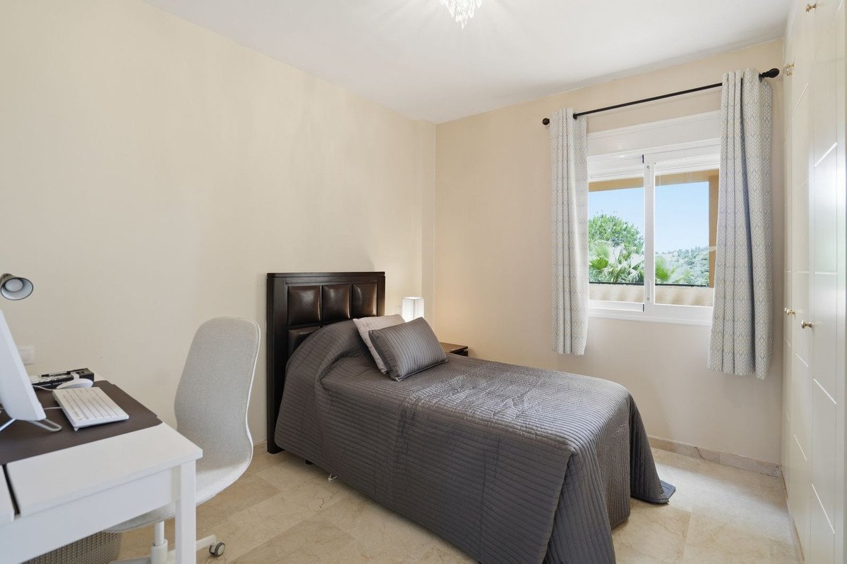 2 Bed Middle Floor Apartment in El Chaparral