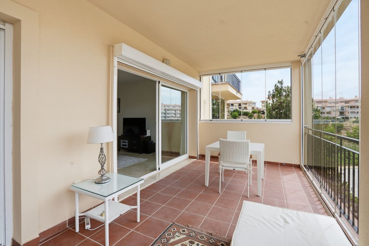2 Bed Middle Floor Apartment in El Chaparral