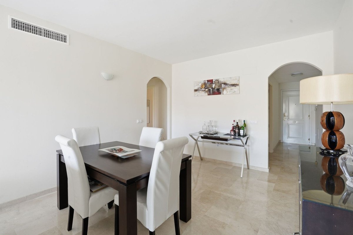 2 Bed Middle Floor Apartment in El Chaparral