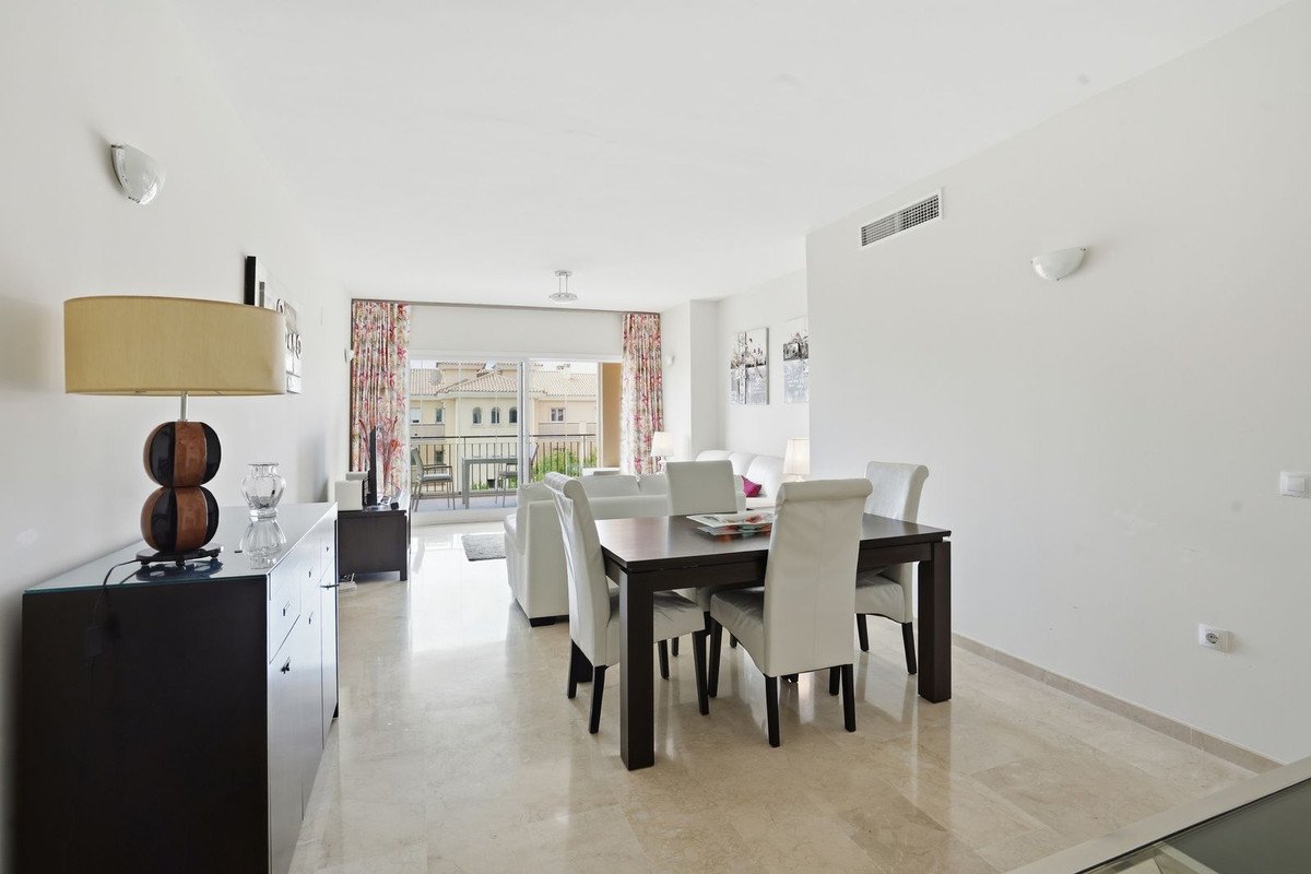 2 Bed Middle Floor Apartment in El Chaparral