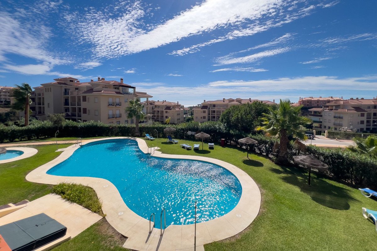 2 Bed Middle Floor Apartment in El Chaparral