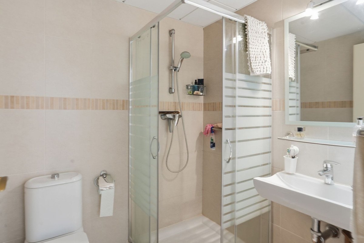 2 Bed Middle Floor Apartment in El Chaparral