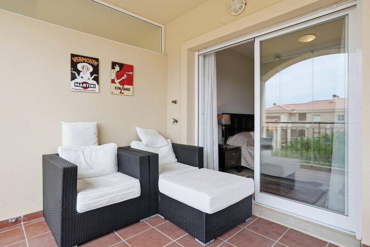 2 Bed Middle Floor Apartment in El Chaparral