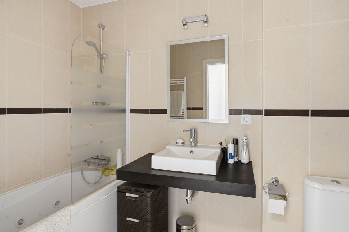 2 Bed Middle Floor Apartment in El Chaparral