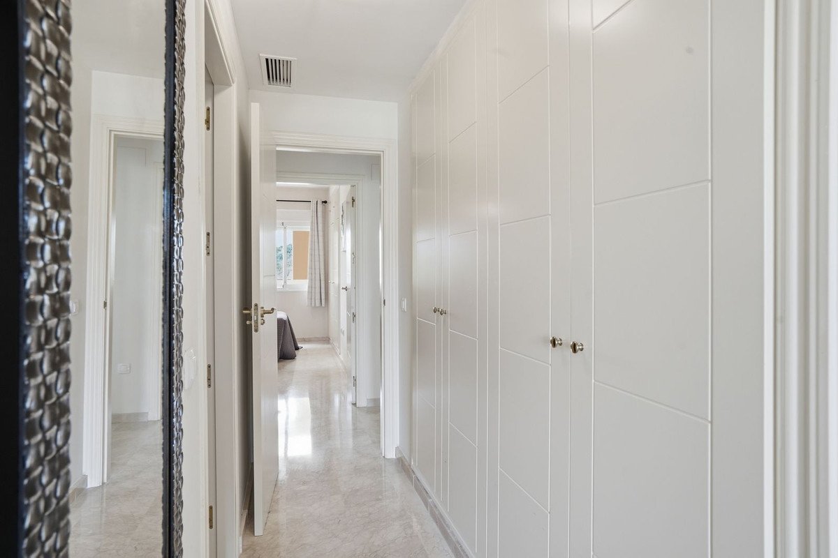 2 Bed Middle Floor Apartment in El Chaparral