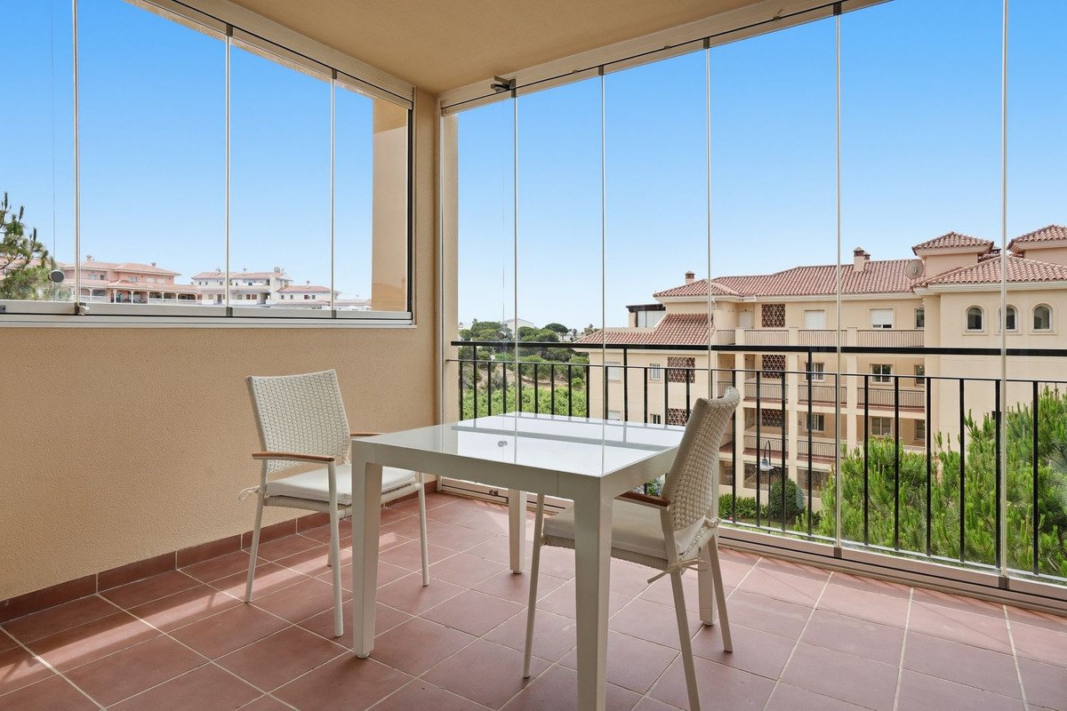2 Bed Middle Floor Apartment in El Chaparral