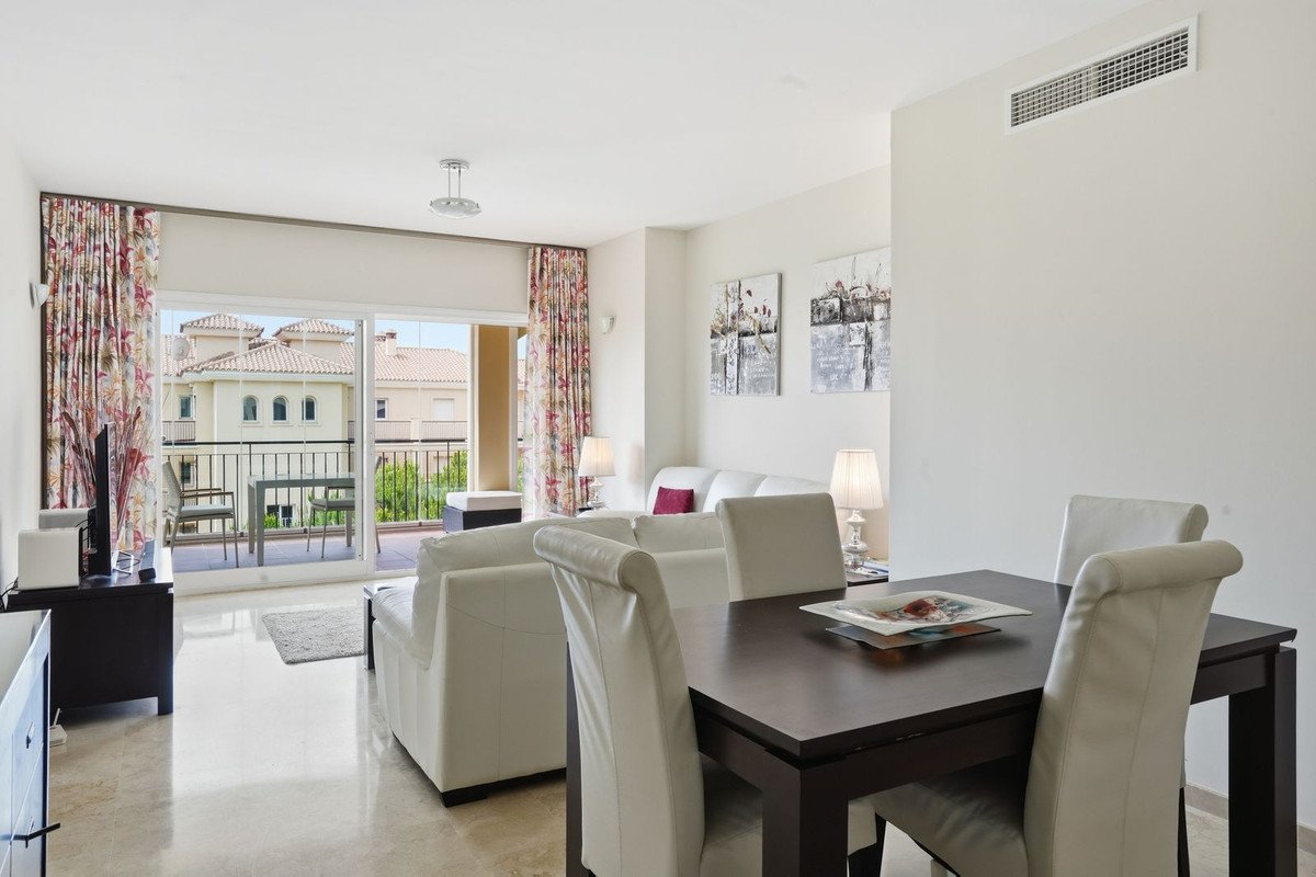 2 Bed Middle Floor Apartment in El Chaparral