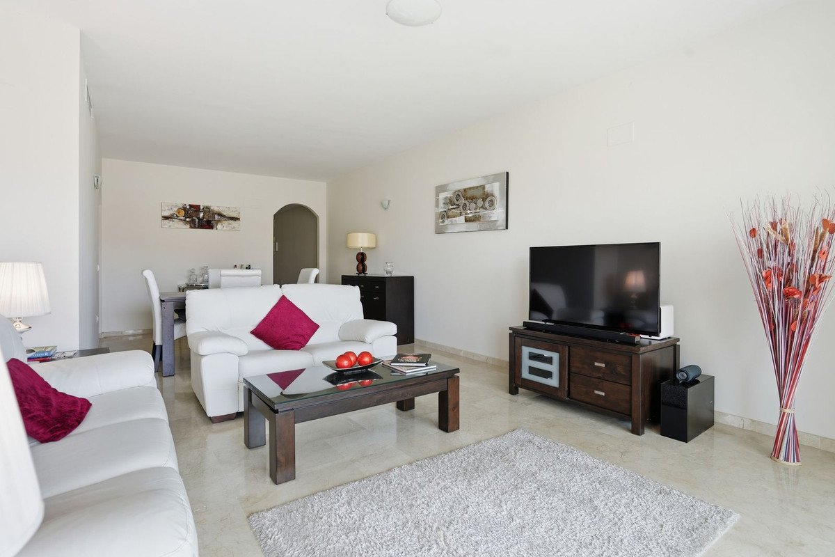 2 Bed Middle Floor Apartment in El Chaparral